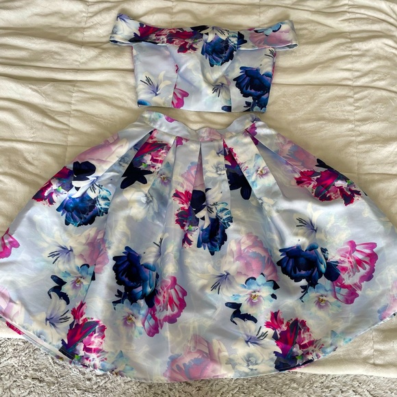 Beautiful 2 piece skirt & top outfit! - Picture 1 of 4